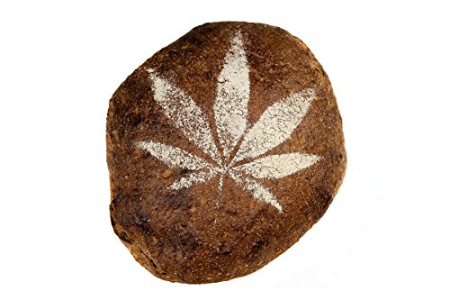 Bio Hanfbrot genetztes Dinkelbrot Brot ohne Weizen mit Hanfsamen frisches Bäckerbrot